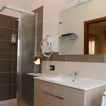 Color House Malpensa B&B 카사노 마그나고